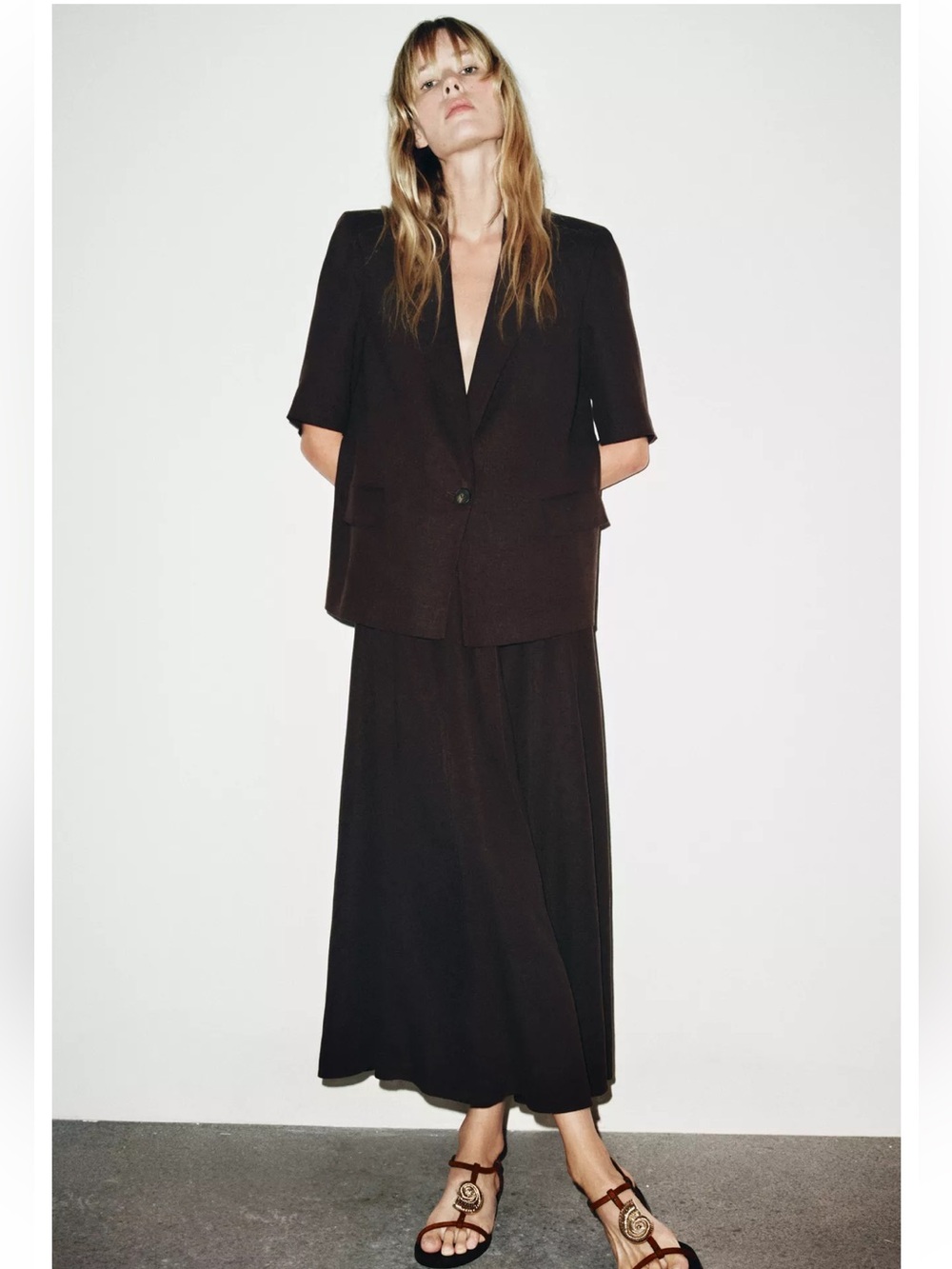 Zara Short-Sleeve Linen Blazer Jacket in Dark Brown - Picture 2 of 11